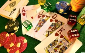 Antarmuka aplikasi mobile kingceme menampilkan menu utama dengan permainan slot dan pertaruhan olahraga